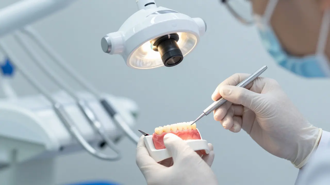 Jak dlouho vydrží zubní můstek? Průměrná životnost a jak ji prodloužit