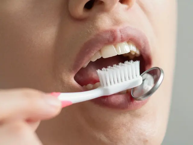 Jak zpevnit kývající zub: praktické kroky, které opravdu pomohou