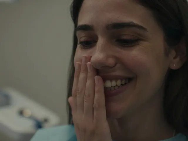 Před a po: Úžasné transformace s celokeramickými fazetami