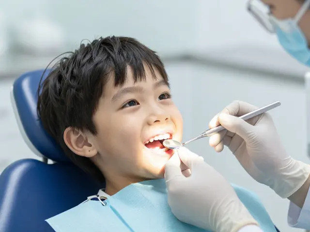 Zubní kámen u dětí: Co o něm vědí zubní lékaři a jak ho předcházet?