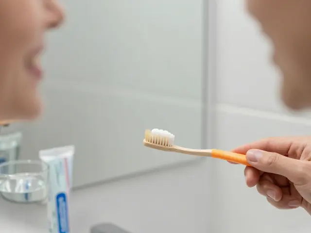 Jak se správně starat o veneery na zubech: průvodce péčí a životností