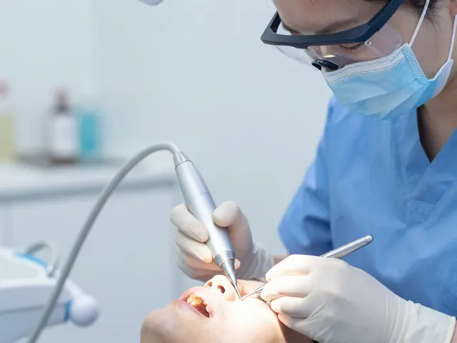 Kdo proplatí dentální hygienu? Přehled VZP, krajských dotací a soukromých pojišťoven
