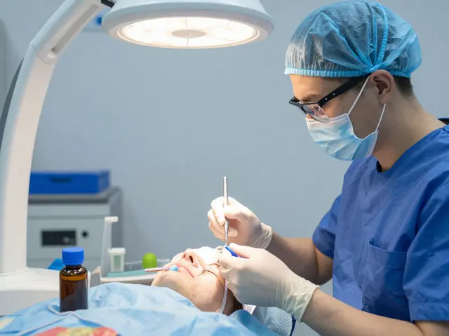 Jaké vzdělání musí mít zubní technik? Průvodce studiem a kariérou